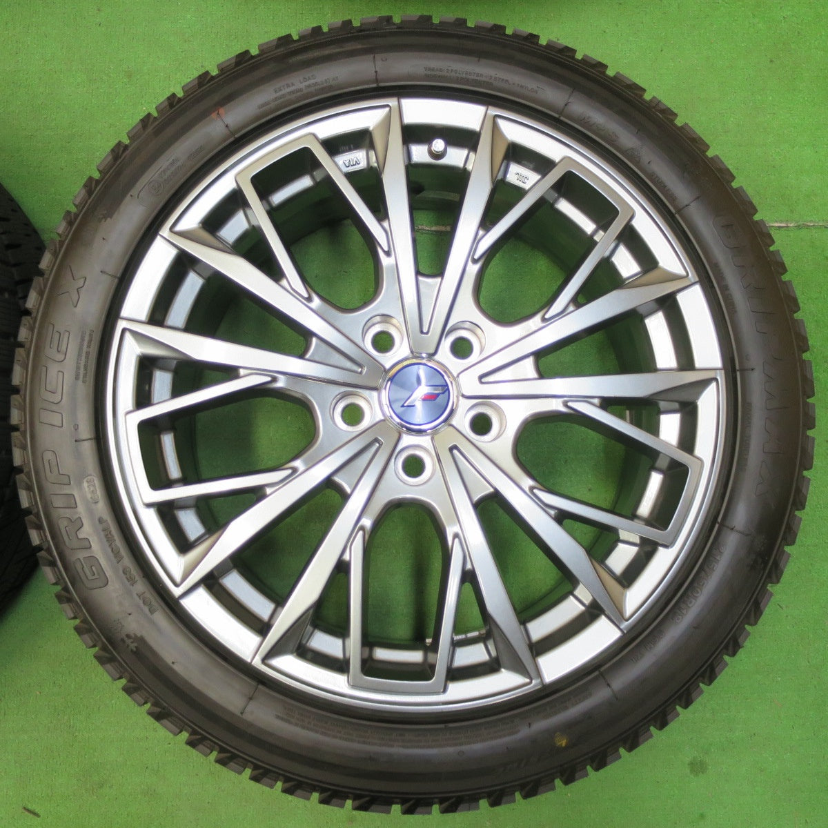 *送料無料* ほぼ未使用！23年★LEHRMEISTER L-F FIRST 215/50R18 スタッドレス グリップマックス GRIP ICE X レアマイスター PCD114.3/5H★4082703イス