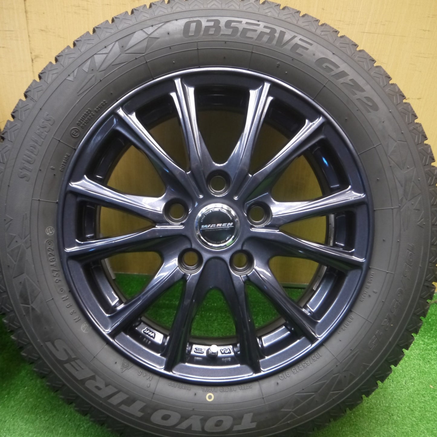 バリ溝！22年！キレイ！9.5分★スタッドレス 195/65R15 トーヨー オブザーブ GIZ2 WAREN ヴァーレン 15インチ PCD114.3/5H★4120204Hス