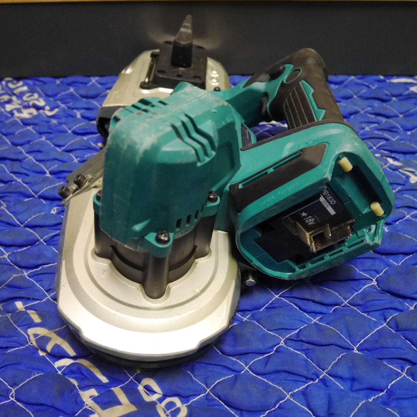 [送料無料] ☆マキタ 充電式 ポータブル バンドソー PB183D 電動 工具 切断機 makita 18V☆