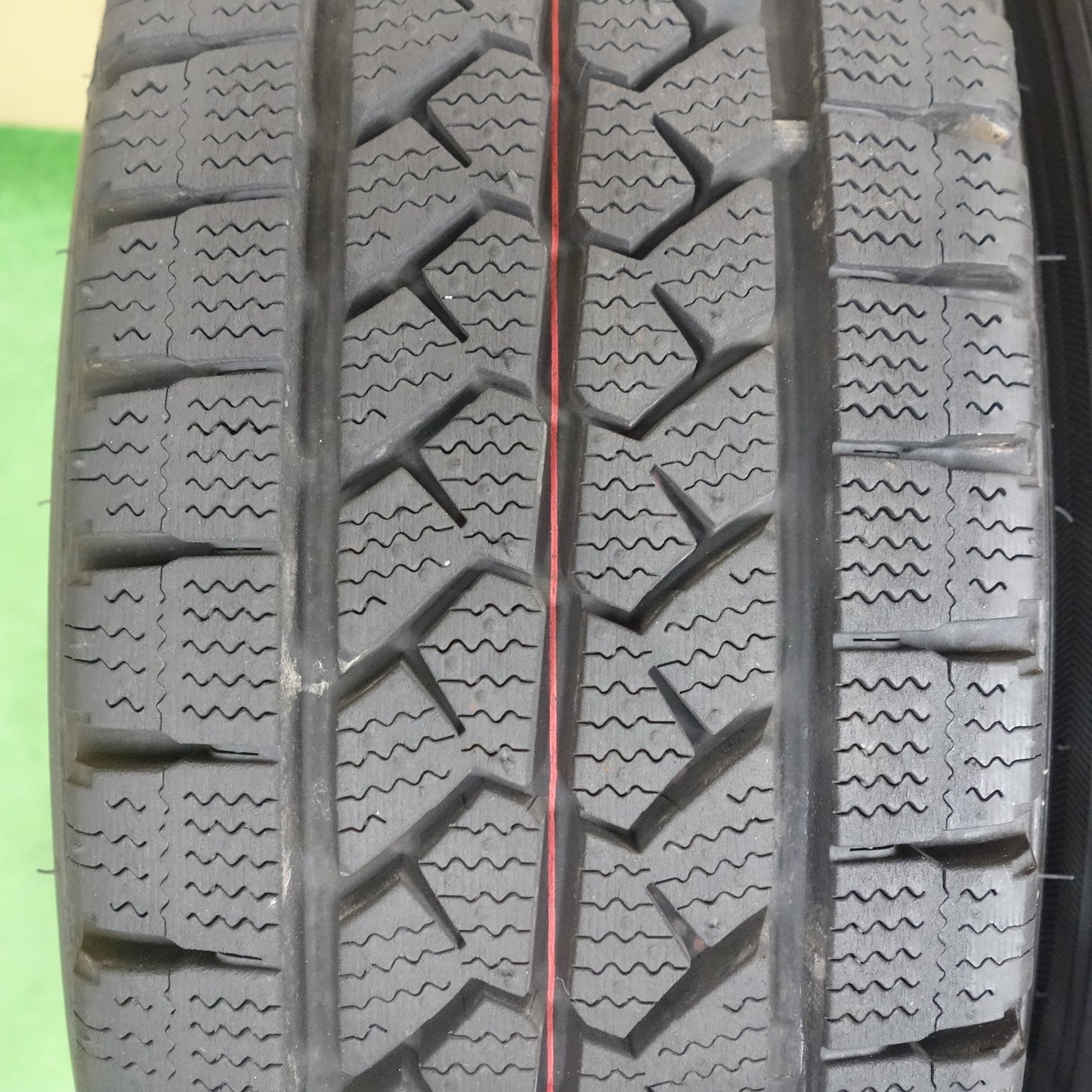 ほぼ未使用！キレイ◎スタッドレス 195/80R15 107/105L ブリヂストン ブリザック VL1 DV DIAVOLETTO VALERIO ディアヴォレット ヴァレリ 15インチ PCD139.7/6H◎6080301KTノ