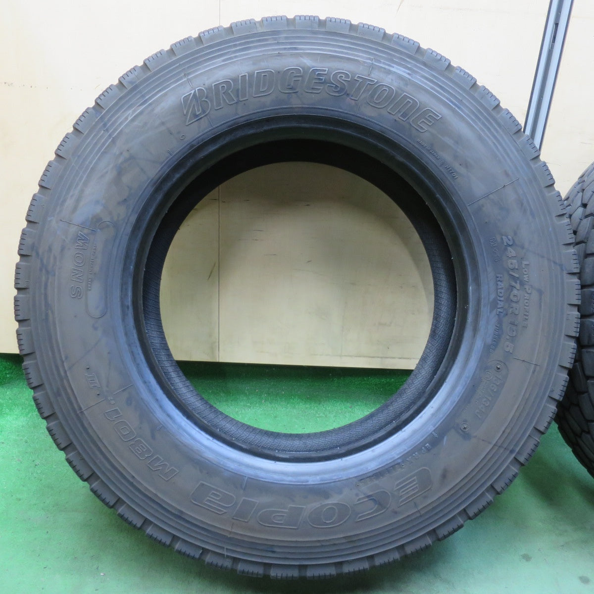 バリ溝！25年！9.5分★トラック タイヤ 245/70R19.5 136/134J ブリヂストン エコピア M801 Ⅱ ミックス オールシーズン 19.5インチ★6010918イスタ