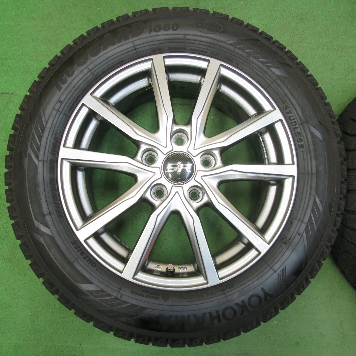 [送料無料] バリ溝！キレイ！9.5分★スタッドレス 215/60R16 ヨコハマ アイスガード iG60 STRANGER ストレンジャー 16インチ PCD114.3/5H★5010308イス