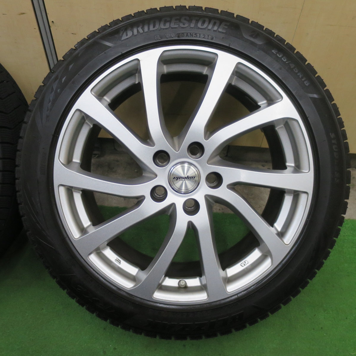 バリ溝！キレイ！9.5分★スタッドレス 235/45R18 ブリヂストン ブリザック VRX3 epsdon LA STRADA ラストラーダ 18インチ PCD114.3/5H★6022502TTス