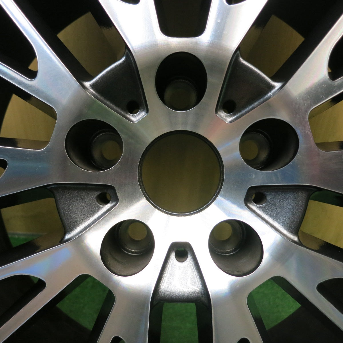 センサー付！バリ溝！24年！キレイ！9.5分以上★BMW 等 ユーロデザイン CALWER 225/55R18 スタッドレス ピレリ アイスゼロ PCD112/5H★5091102HAス