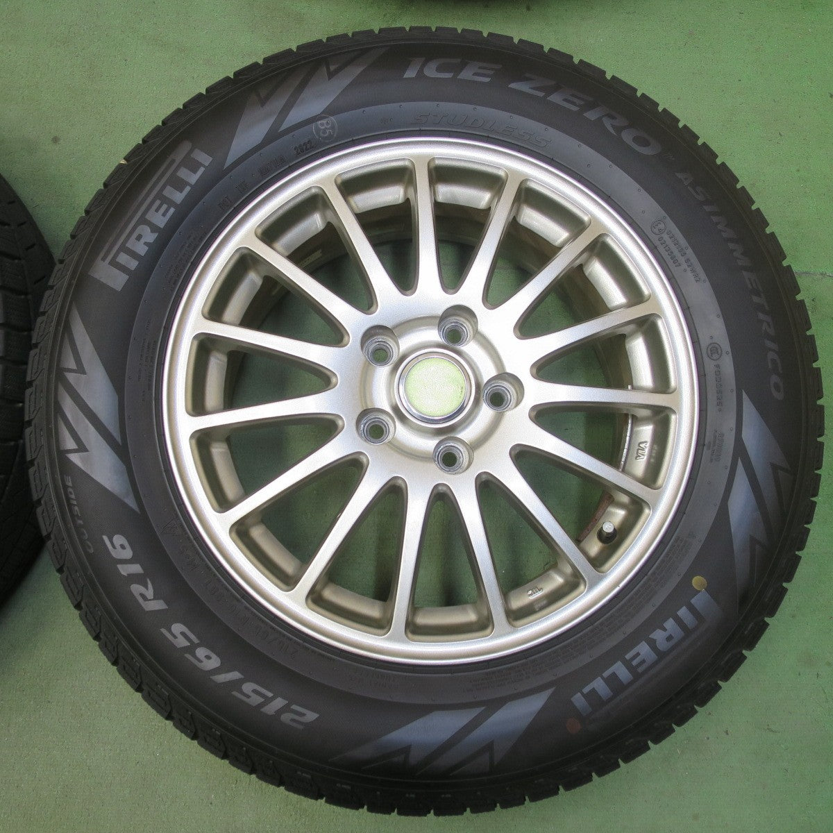 キレイ！22年◎スタッドレス 215/65R16 ピレリ アイスゼロ アシンメトリコ ECO FORME エコフォルム 16インチ PCD114.3/5H◎6080502IMス