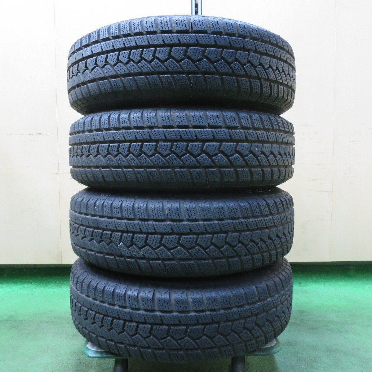 バリ溝！キレイ！9.5分★スタッドレス 175/70R14 インターステート DURATION30 BRANDLE-LINE ブランドルライン 14インチ PCD100/4H★5031505イス