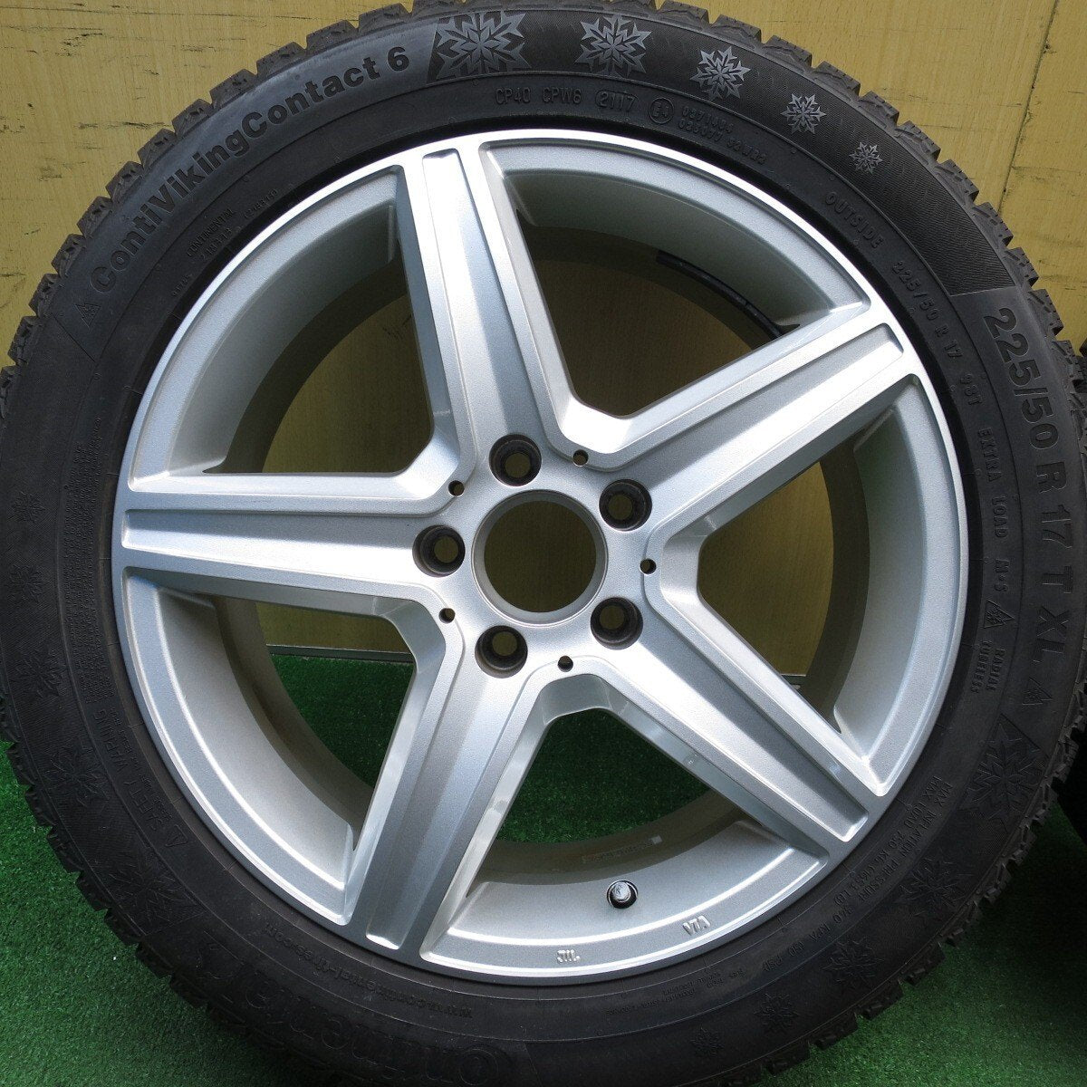 バリ溝！キレイ！9.5分以上★ベンツ 等 EURO FORSCH 225/50R17 スタッドレス コンチネンタル コンチバイキング コンタクト6 ユーロフォルシュ PCD112/5H★5031010Hス