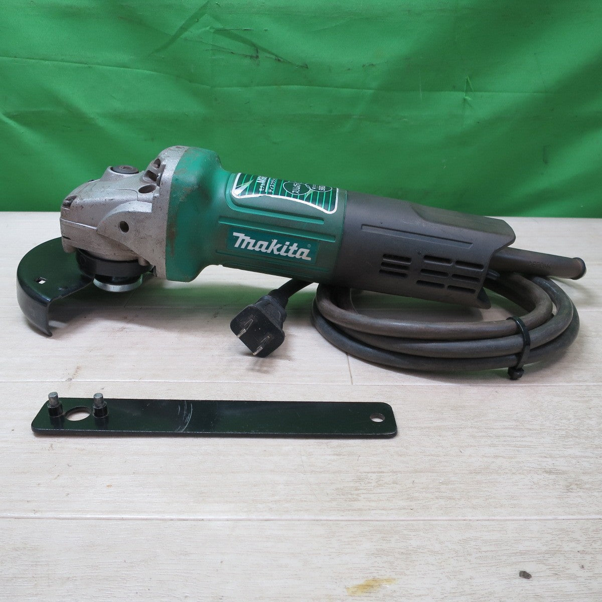 [送料無料] ☆マキタ 100mm ディスクグラインダ M965 電動 工具 makita 100V コード式 研削 研摩 研磨 機☆