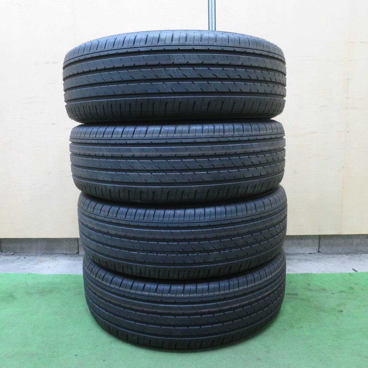 新車外し！26年★225/65R17 ヨコハマ アドバン V03 タイヤ 17インチ 40系 アルファード ヴェルファイア ハリアー RAV4 等★6060204NGノタ