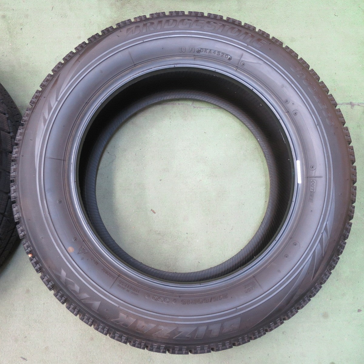バリ溝！9.5分★スタッドレス 215/60R16 ブリヂストン ブリザック VRX タイヤ 16インチ ヴェゼル フォレスター CX-3 オデッセイ 等★6060401イスタ