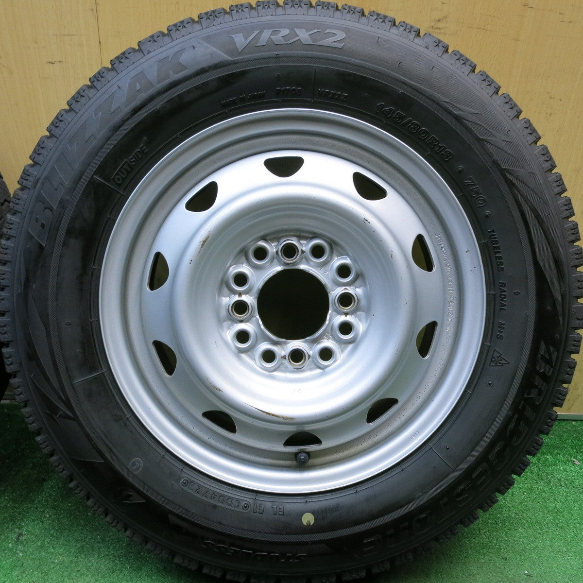 バリ溝！23年！9.5分◎スタッドレス 145/80R13 ブリヂストン ブリザック VRX2 スチール ホイール 13インチ PCD100 110 114.3/4H マルチ◎6092708HAス