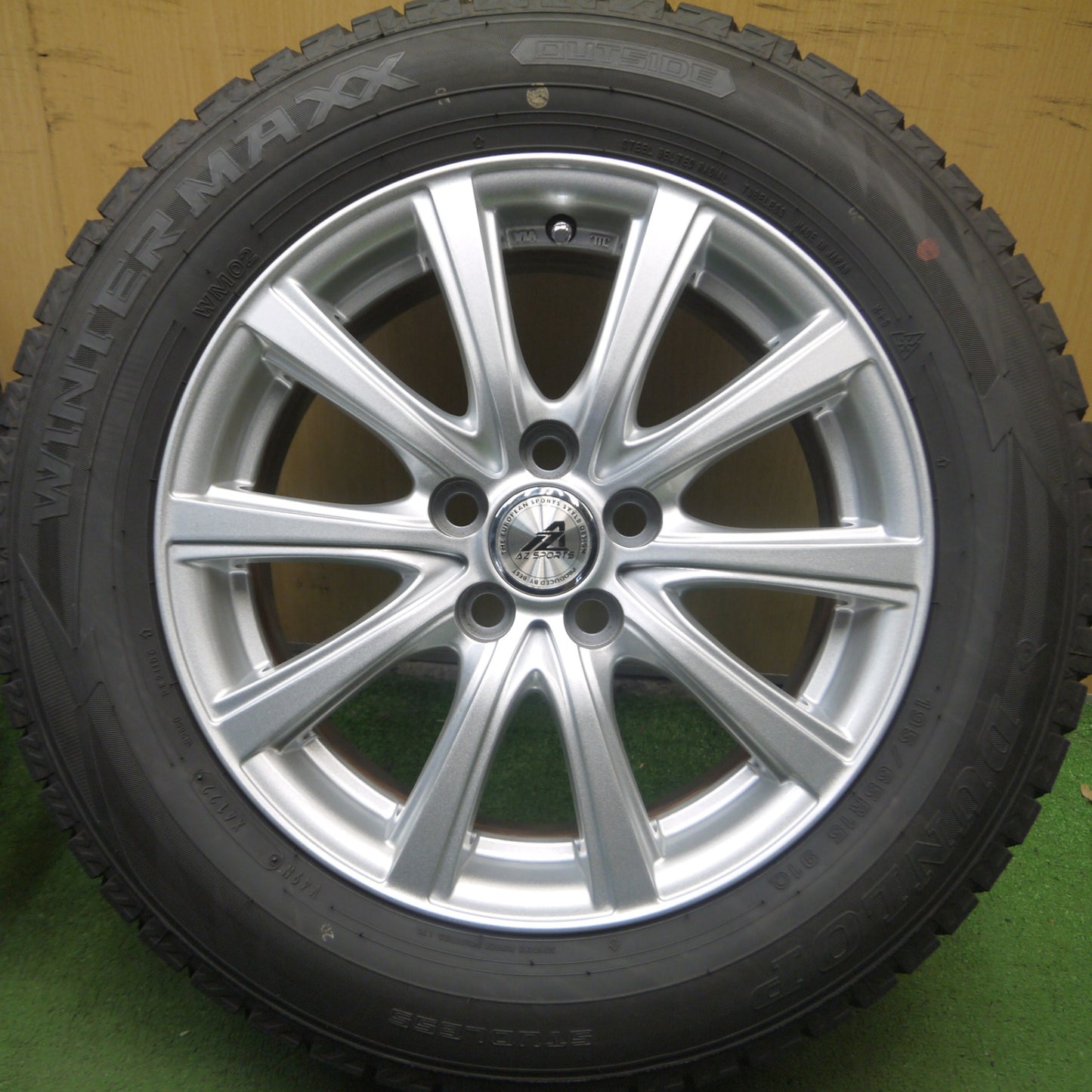*送料無料* バリ溝！22年！キレイ！9.5分以上★プリウス等 195/65R15 スタッドレス ダンロップ ウインターマックス WM02 AZ SPORTS 15インチ PCD100/5H★4061703Hス