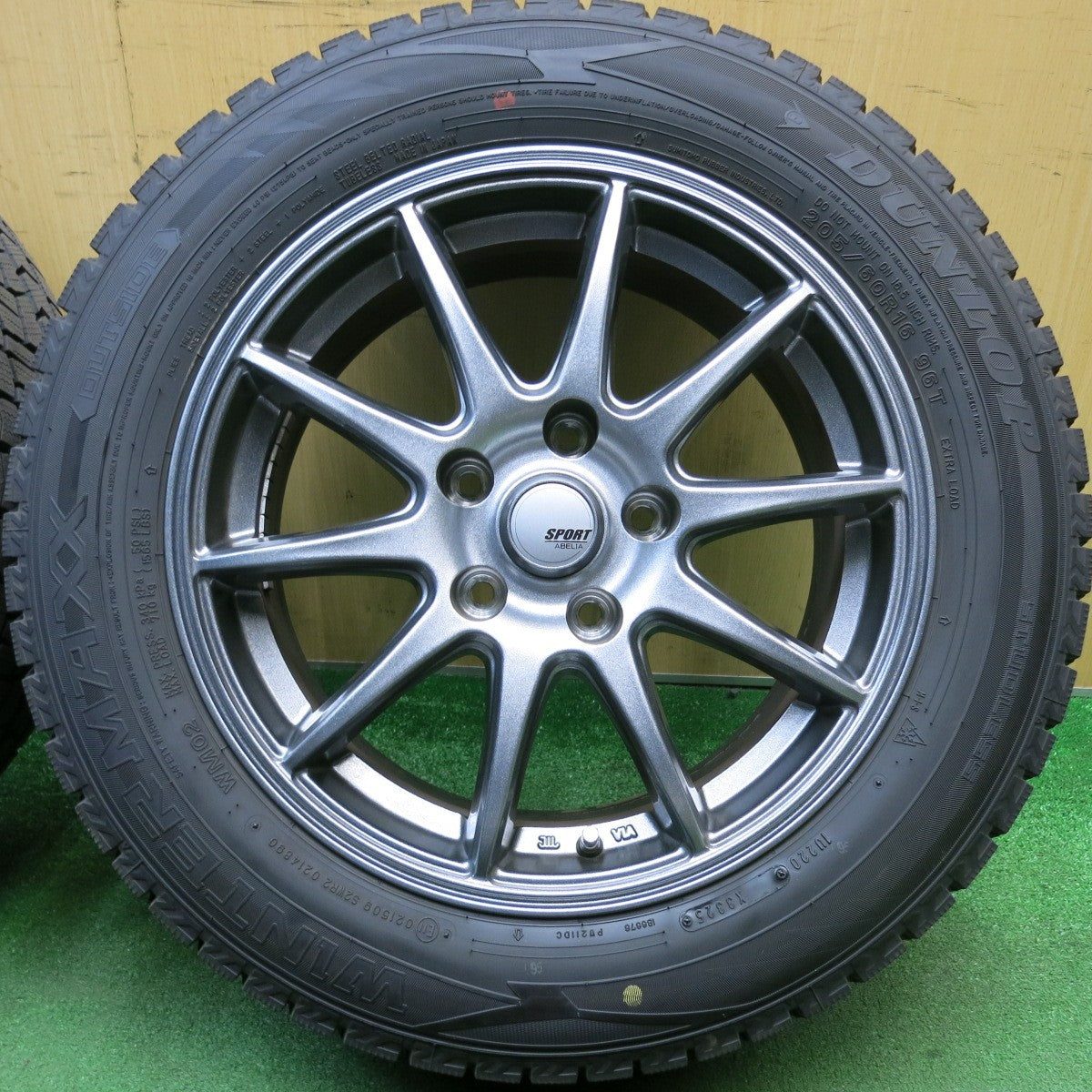 バリ溝！25年！キレイ！9.5分以上★スタッドレス 205/60R16 ダンロップ ウインターマックス WM02 SPORT ABELIA スポルト アベリア 16インチ PCD114.3/5H★6022311HAス