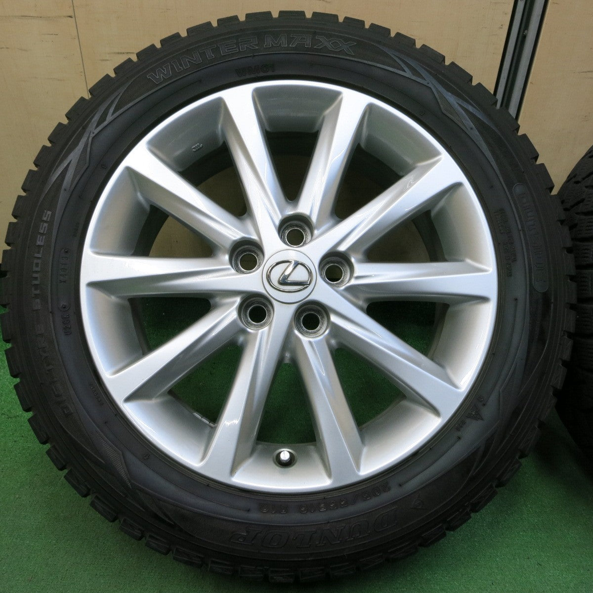 *送料無料* バリ溝！キレイ！8.5分★レクサス CT200h 純正 205/55R16 スタッドレス ダンロップ ウインターマックス WM01 PCD100/5H★4051004イス