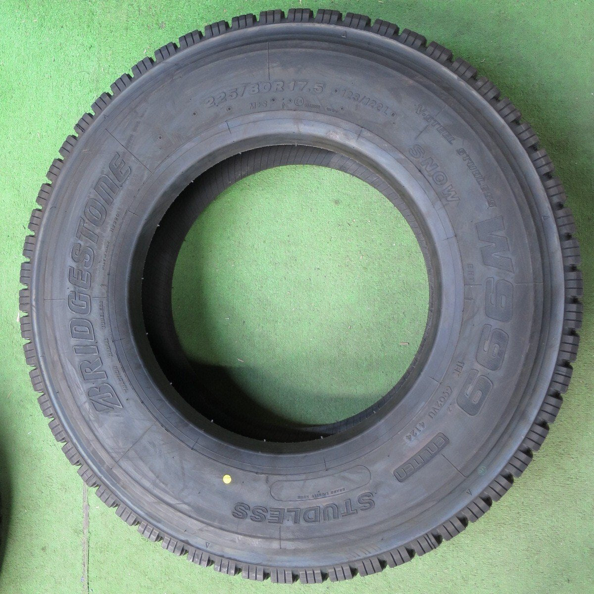 未使用！24年★トラック タイヤ 225/80R17.5 123/122L スタッドレス ブリヂストン W999 17.5インチ★5012907イスタ