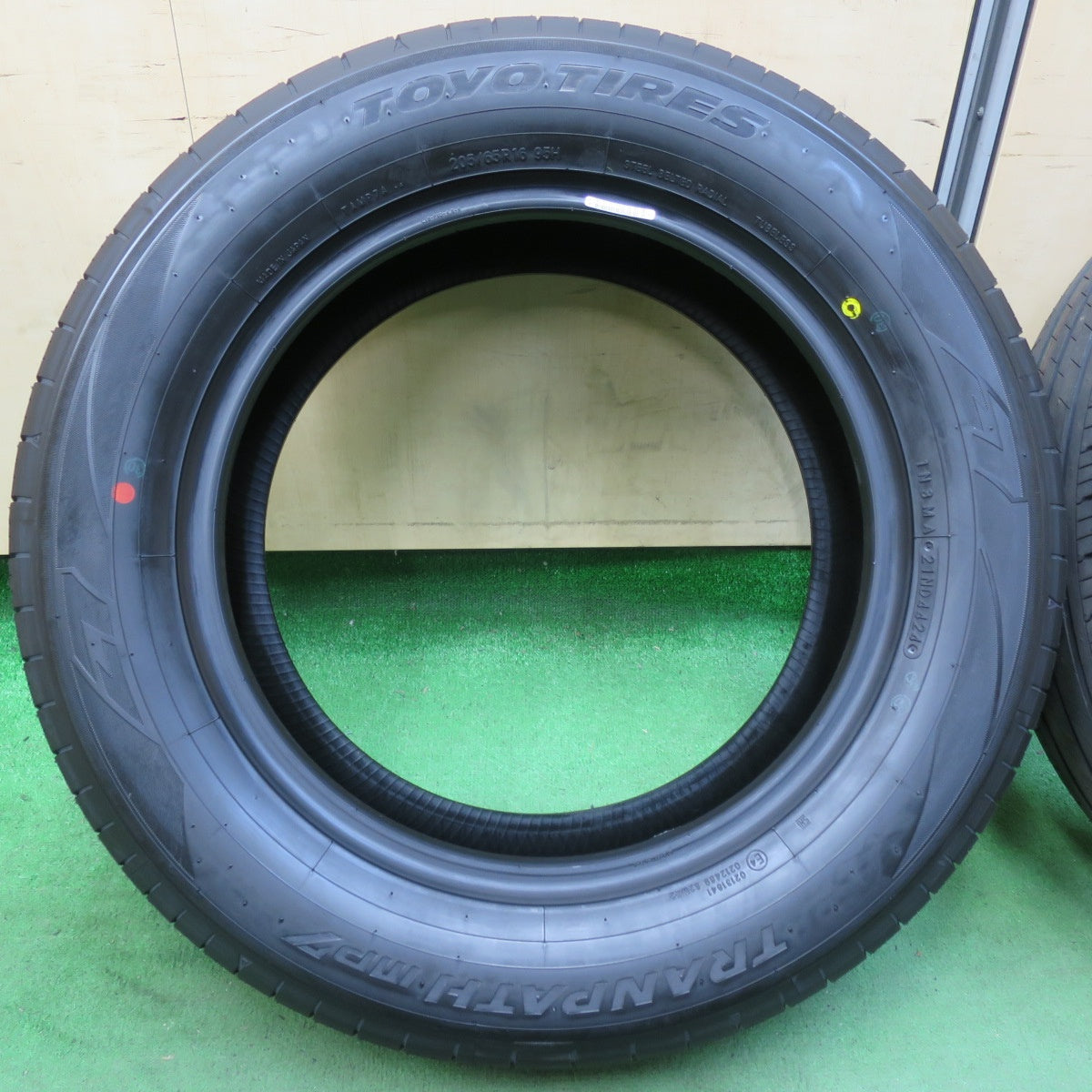[送料無料] 新車外し！24年★205/65R16 トーヨー トランパス MP7 タイヤ 16インチ ヤリスクロス セレナ 等★5030610イノタ