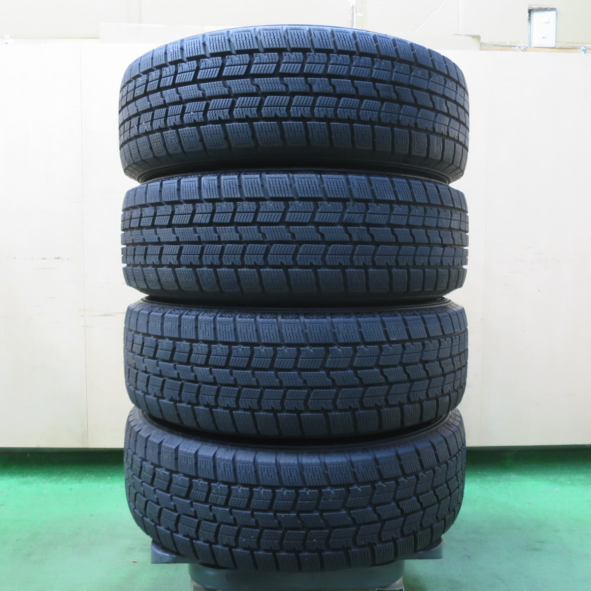 バリ溝！22年！キレイ！9.5分以上★スタッドレス 185/65R15 グッドイヤー アイスナビ7 ravrion RS01 ラブリオン 15インチ PCD100/4H★5060903イス