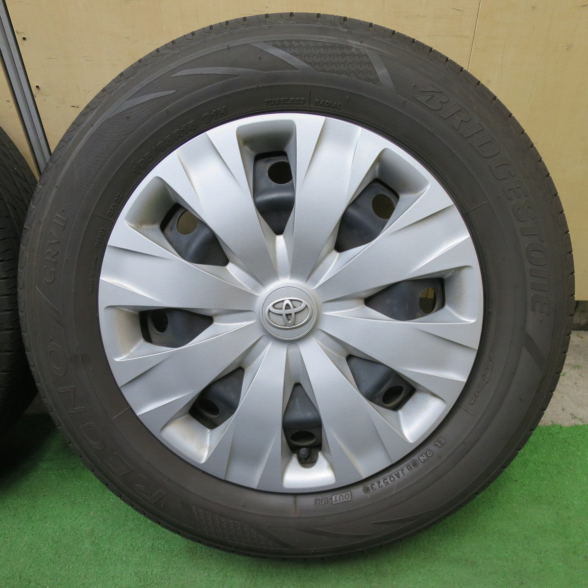 バリ溝！23年！9.5分★トヨタ 80系 ノア ヴォクシー 純正 スチール 195/65R15 ブリヂストン レグノ GRVⅡ GRV2 15インチ PCD114.3/5H★6013109ナノ
