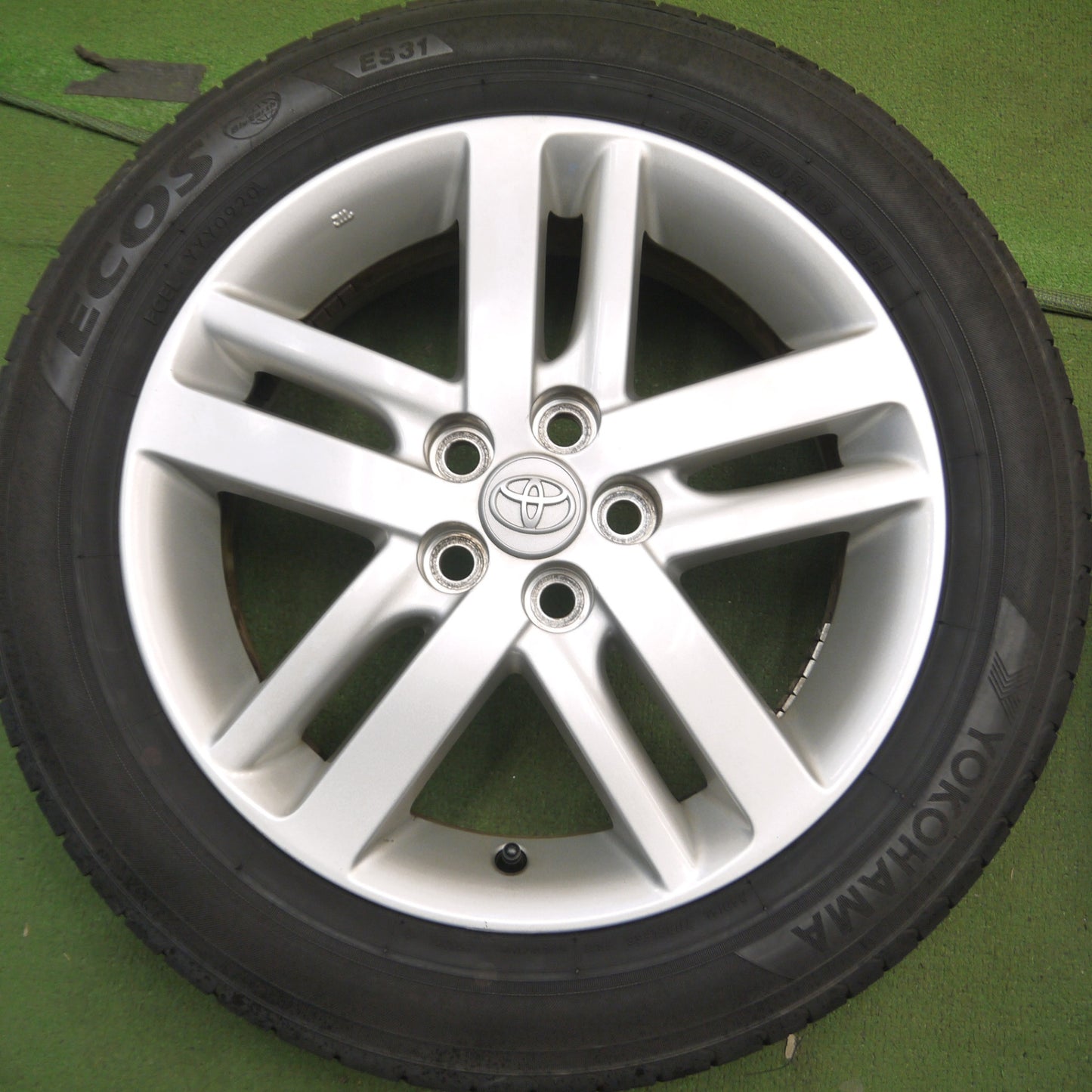 *送料無料* バリ溝！20年！キレイ！8.5分★トヨタ ラクティス 純正 185/60R16 ヨコハマ エコス ES31 16インチ PCD100/5H★4060503Hノ