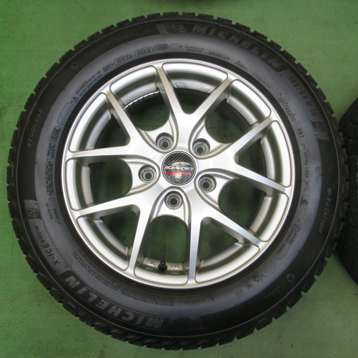 ほぼ未使用！24年！キレイ★スタッドレス 195/65R15 ミシュラン X-ICE SNOW SCHNEIDER シュナイダー 15インチ PCD114.3/5H★5101605イス