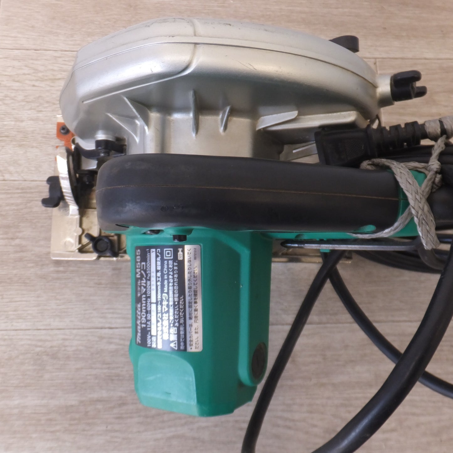 [送料無料] 美品★マキタ makita 190mm マルノコ M585　180～190mm　100V～ 11A 50-60Hz 1050W　木工用 超硬丸ノコ★