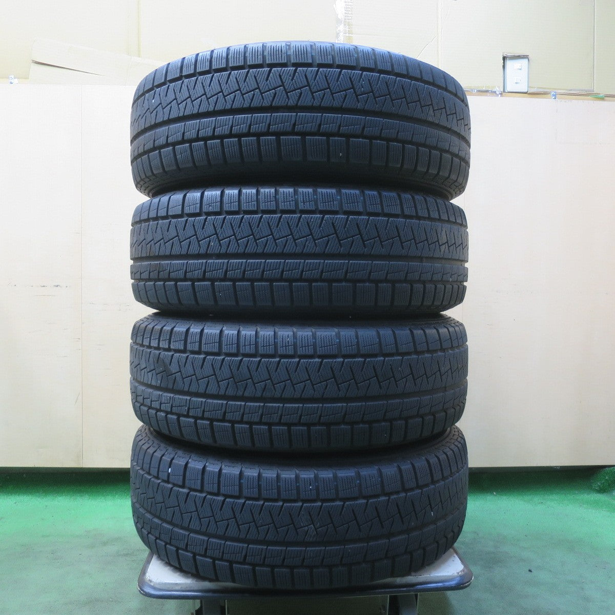 バリ溝！キレイ！8.5分★スタッドレス 225/60R17 ピレリ アイスアシンメトリコ プラス SEIN ザイン 17インチ PCD114.3/5H★6050518イス