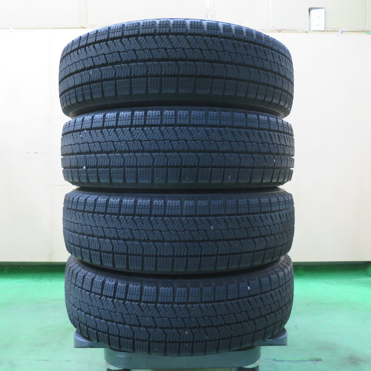[送料無料] バリ溝！21年！キレイ！8.5分★スズキ ワゴンR スティングレー 純正 155/65R14 スタッドレス ブリヂストン ブリザック VRX2 14インチ PCD100/4H★5040703イス
