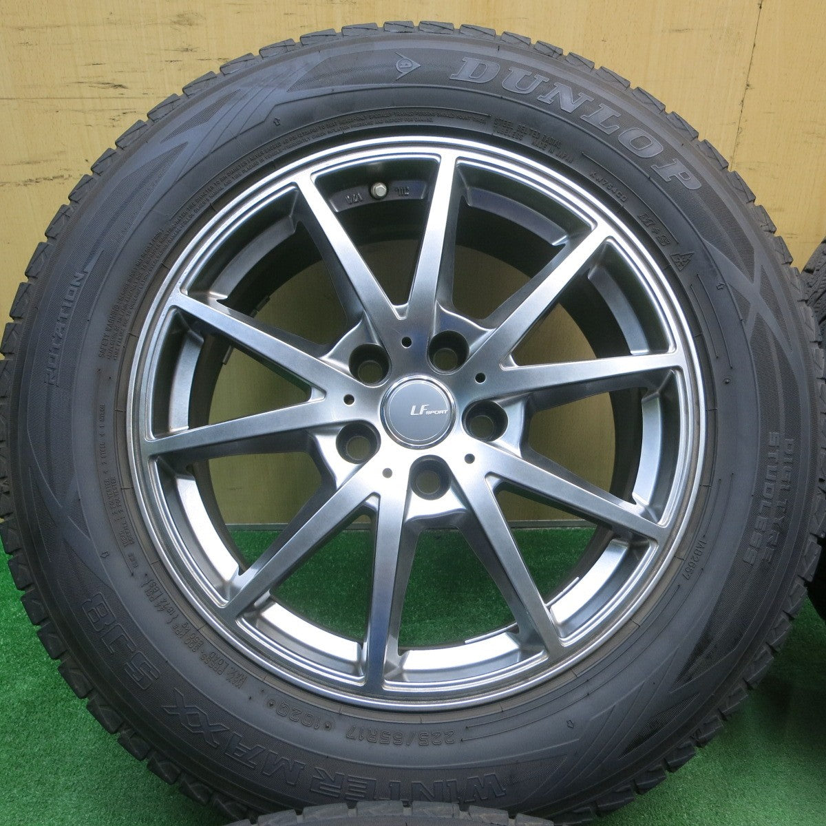 バリ溝！キレイ！9.5分★スタッドレス 225/65R17 ダンロップ ウインターマックス SJ8 LF SPORT LFスポーツ 17インチ PCD114.3/5H★5050202AKス