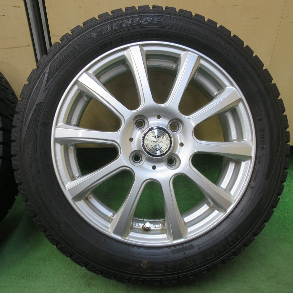バリ溝！22年！9.5分以上★スタッドレス 165/60R15 ダンロップ ウインターマックス WM02 JOKER ジョーカー 15インチ ハスラー ソリオ 等 PCD100/4H★6021311イス