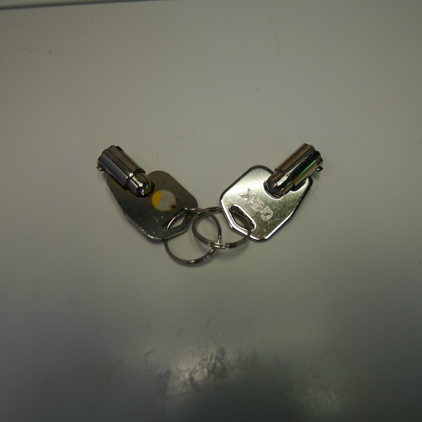 [送料無料] 鍵2個付き☆DAITO ダイト 手動式 自動 販売機 DF-5 トレカ トレーディング カード 自販機 ガチャ ポケモン カードゲーム 現状品②☆