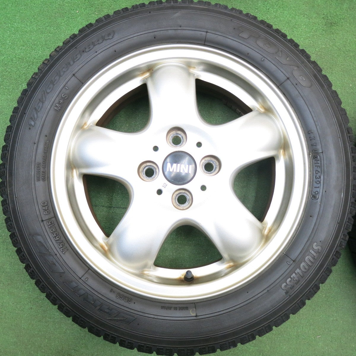 バリ溝！8.5分★MINI R55 R56 ミニ クーパー 純正 175/65R15 スタッドレス トーヨー ガリット G5 15インチ PCD100/4H★6032306HAス