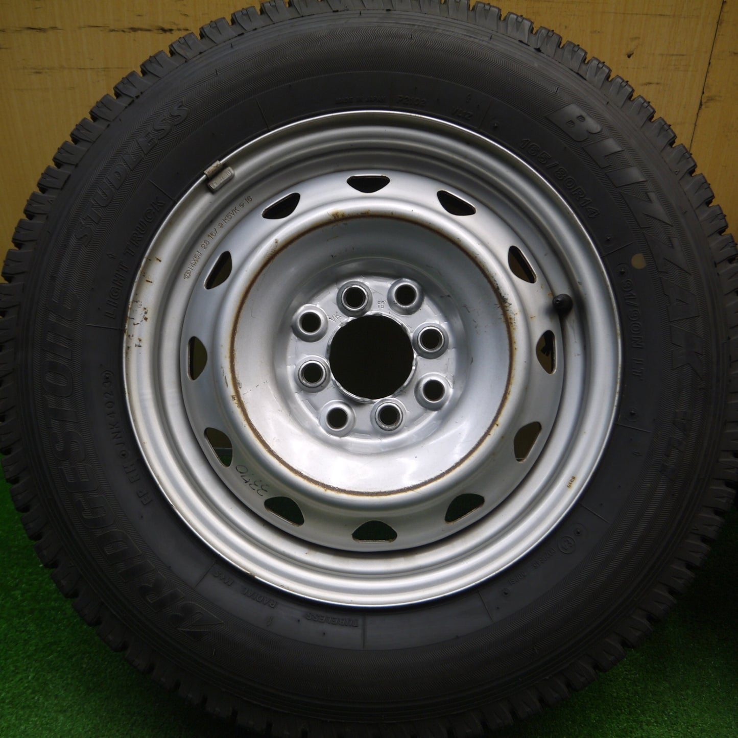 [送料無料] バリ溝！23年！キレイ！9.5分以上★スタッドレス 165/80R14 91/90N ブリヂストン ブリザック VL1 スチール ホイール 14インチ PCD100/4H★4121807Hス