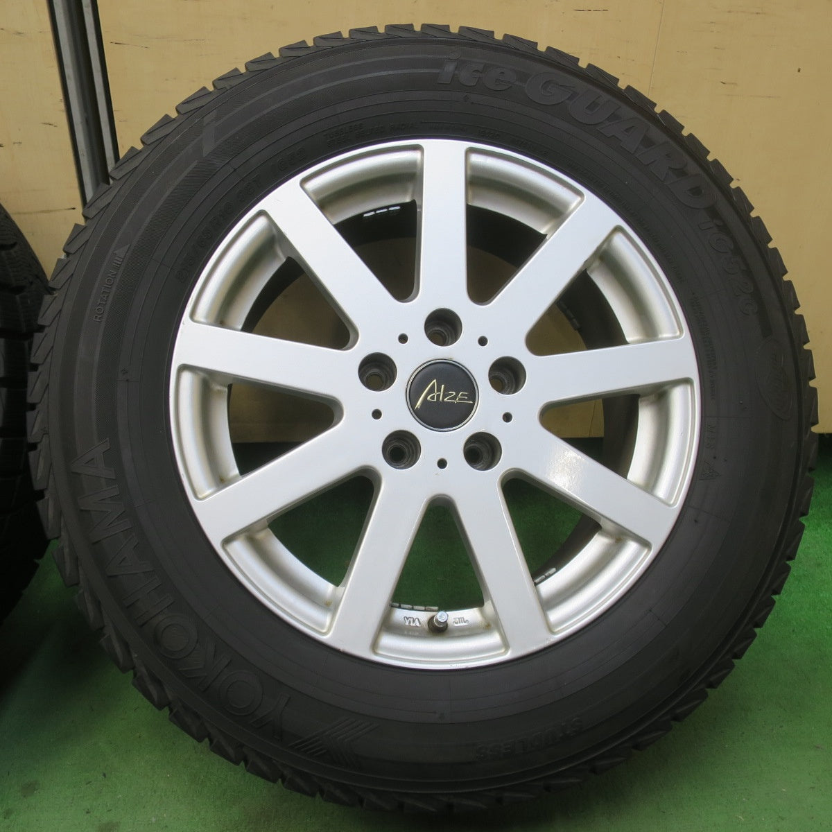 バリ溝！24年！9.5分★スタッドレス 215/65R16 ヨコハマ アイスガード iG52C ALZE 社外 アルミ 16インチ PCD114.3/5H★6030305イス