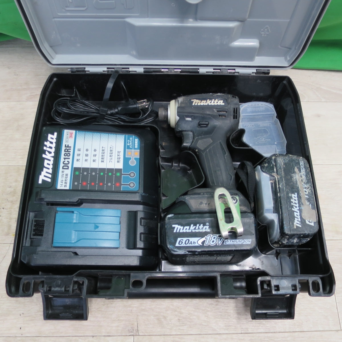 [送料無料] バッテリー2個☆マキタ 18V 充電式 インパクト ドライバ 6.0Ah TD172DRGXB 黒 ケース 充電器 付き 電動 工具☆