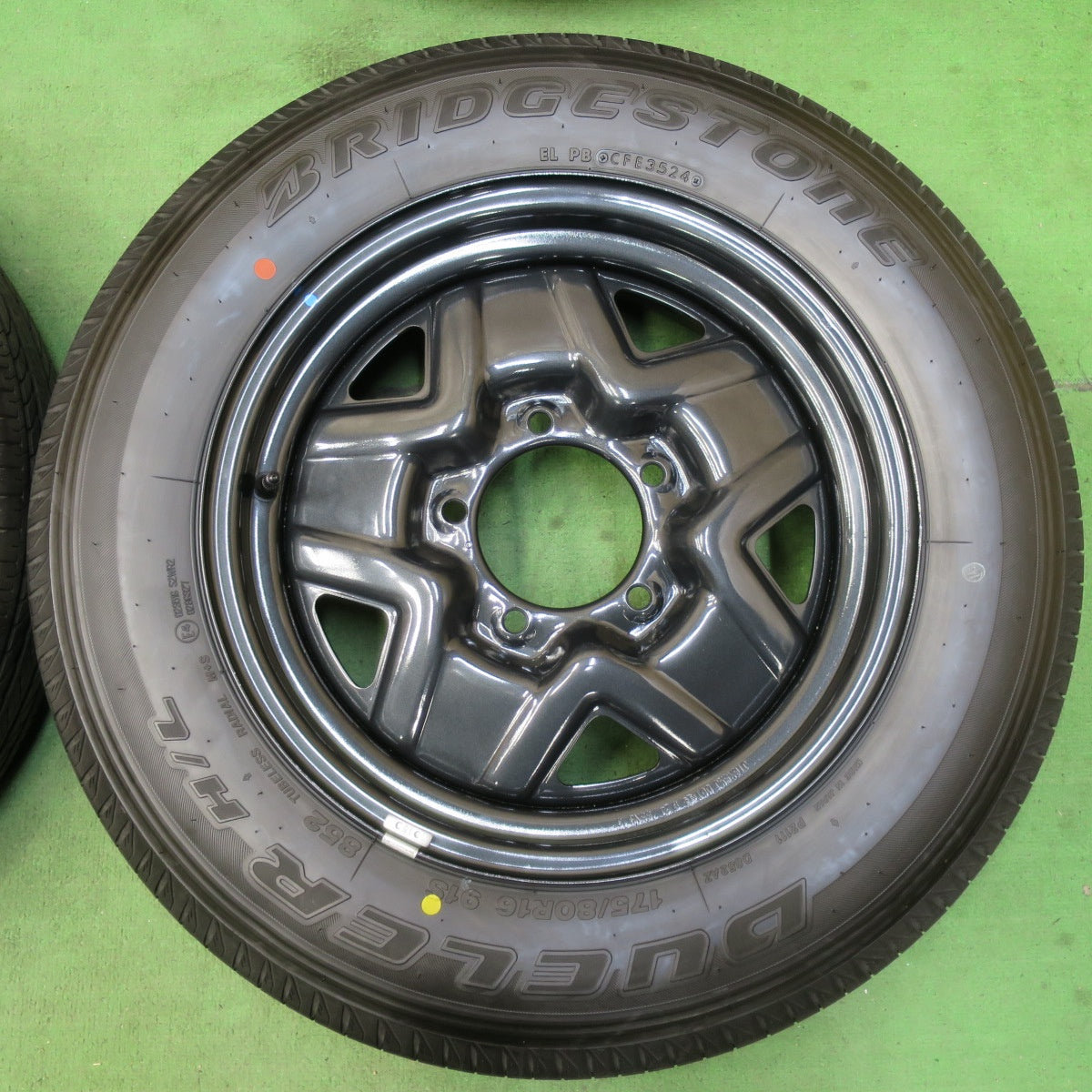 [送料無料] 新車外し！24年★スズキ JB64 ジムニー 純正 175/80R16 ブリヂストン デューラー H/L 852 16インチ PCD139.7/5H★5031804イノ