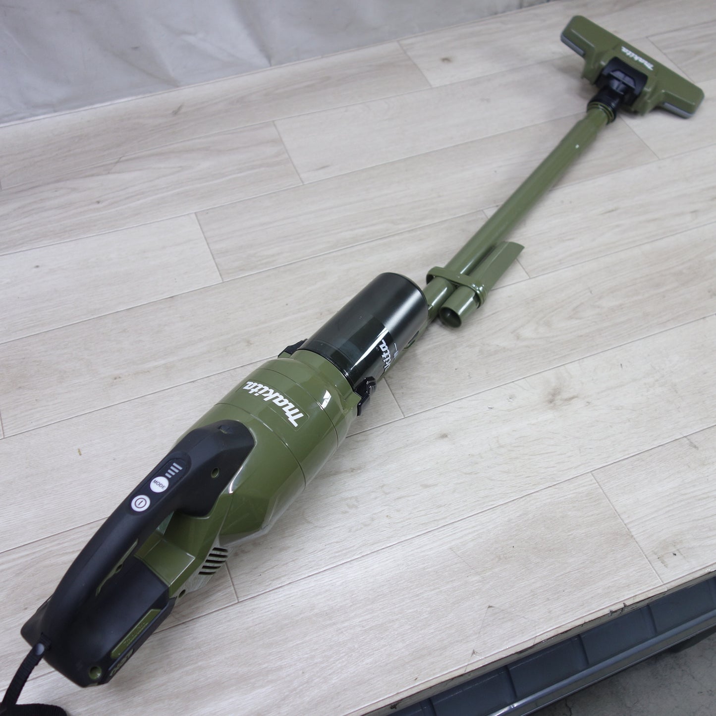 [送料無料] 美品◆マキタ 充電式 クリーナー CL003G コードレス 掃除機 36V 40V(max) 集塵機 集じん オリーブ Makita◆