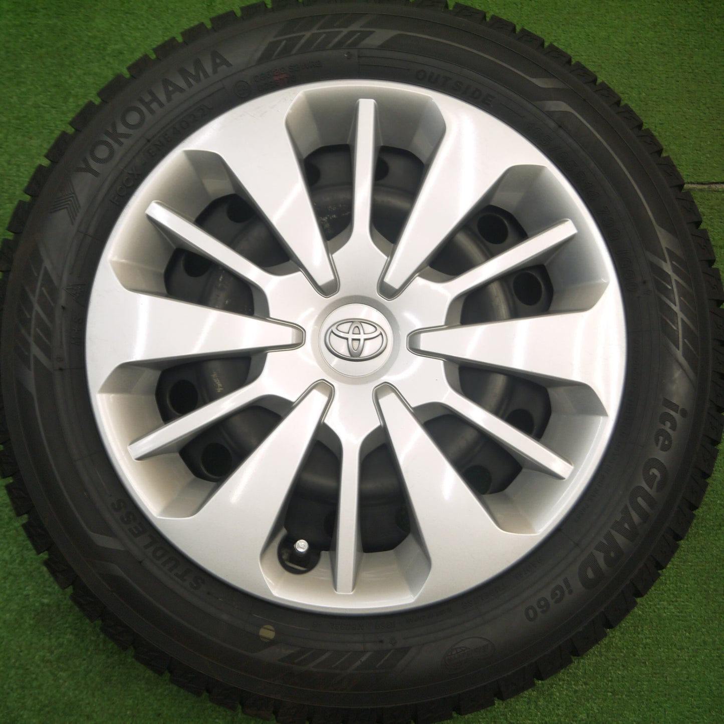 [送料無料] バリ溝！22年！キレイ！9.5分★トヨタ パッソ 純正 スチール 165/65R14 スタッドレス ヨコハマ アイスガード iG60 タンク ルーミー等 PCD100/4H★4112708Hス