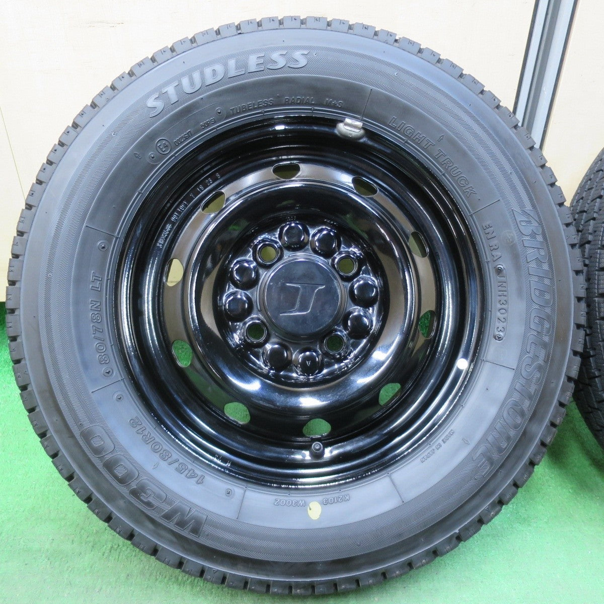 バリ溝！23年！キレイ！9.5分★スタッドレス 145/80R12 80/78N ブリヂストン W300 TOPY スチール 12インチ PCD100/4H★5033105イス