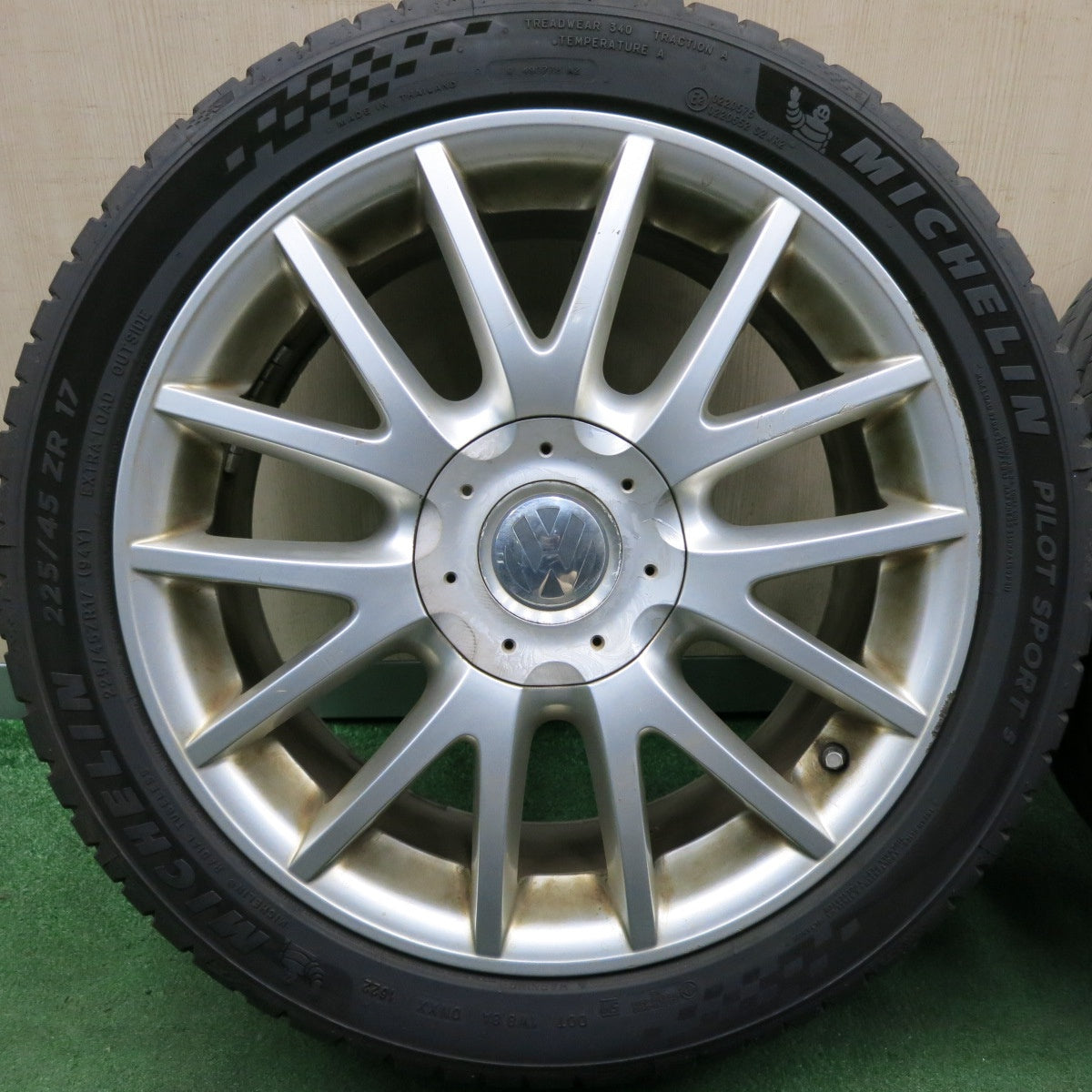 *送料無料* バリ溝！22年！9.5分★ワーゲン ゴルフ5 ヴァリアント 純正 225/45R17 ミシュラン パイロット スポーツ5 PCD112/5H★4051101HAノ