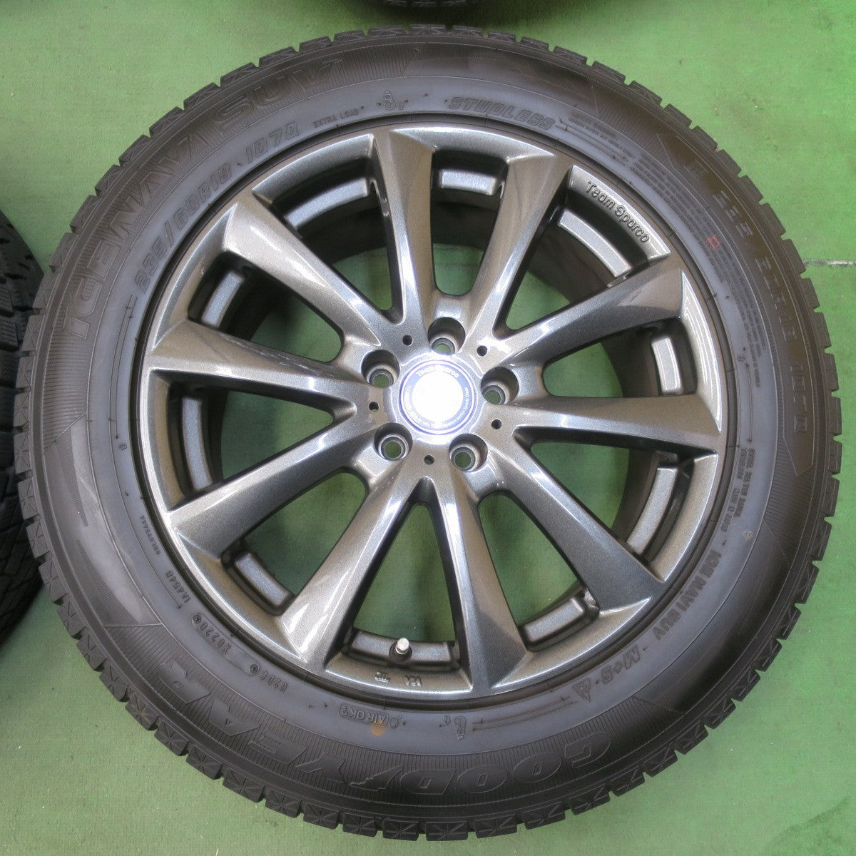 バリ溝！キレイ！9分★ボルボ 等 235/60R18 スタッドレス グッドイヤー アイスナビ SUV Team Sparco CRIMSON チームスパルコ クリムソン 18インチ PCD108/5H★5111102イス