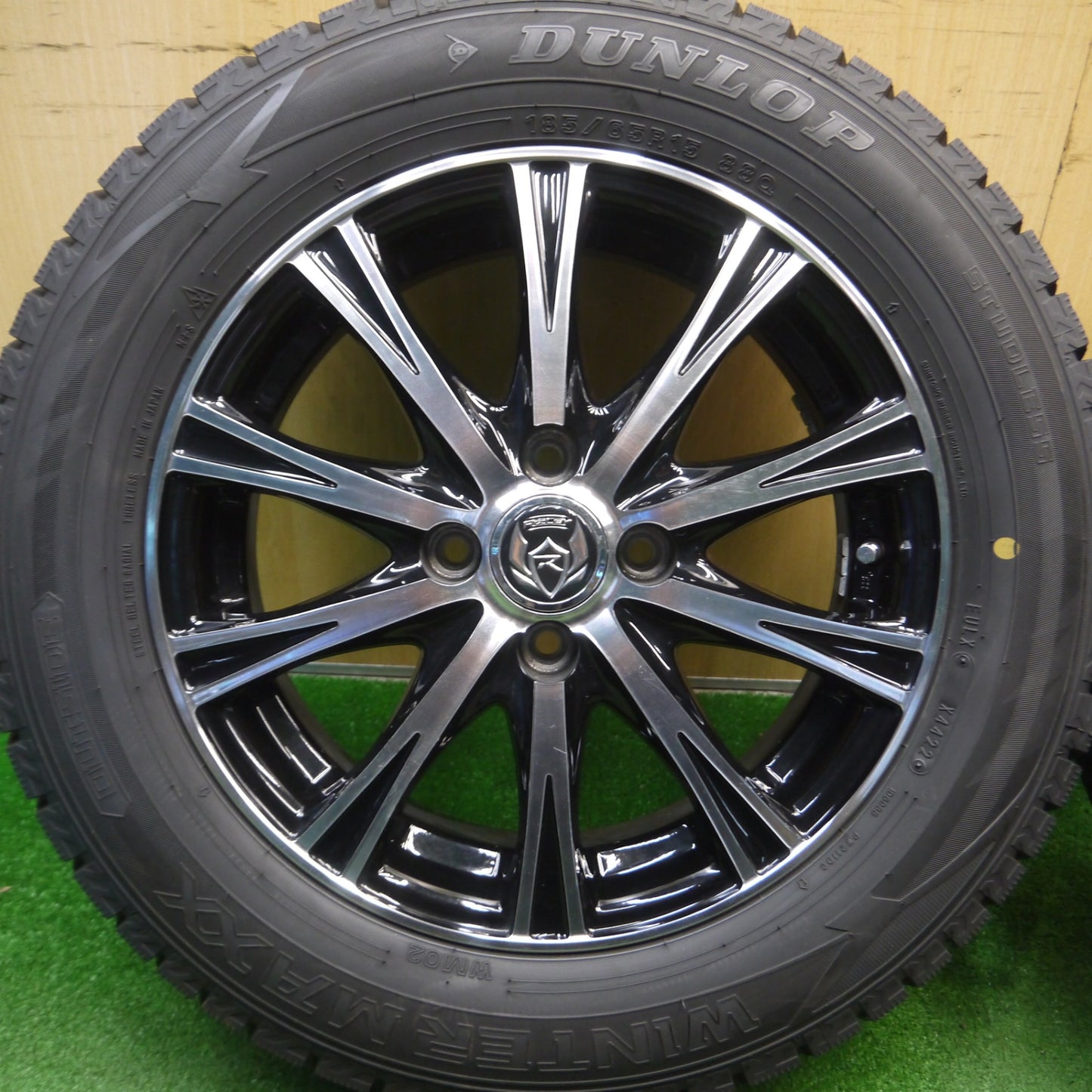 [送料無料] バリ溝！22年！ほぼ10分★スタッドレス 185/65R15 ダンロップ ウインターマックス WM02 RiZLEY ライツレー 15インチ PCD100/4H★5020408Hス