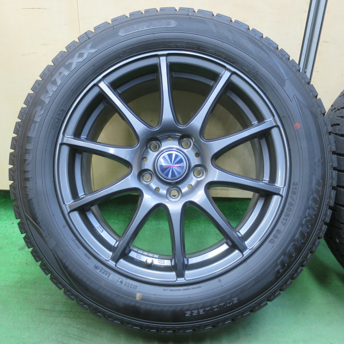 バリ溝！24年！キレイ！ほぼ10分★スタッドレス 215/60R17 ダンロップ ウインターマックス WM02 VELVA CHARGE ヴェルヴァ 17インチ PCD114.3/5H★5122211イス