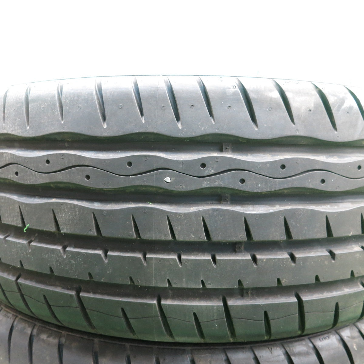 *送料無料* 新車外し！23年！ほぼ未使用★215/45R18 ラウフェン Z FIT EQ タイヤ 18インチ ノア ヴォクシー エスクァイア 等★4042208ナノタ