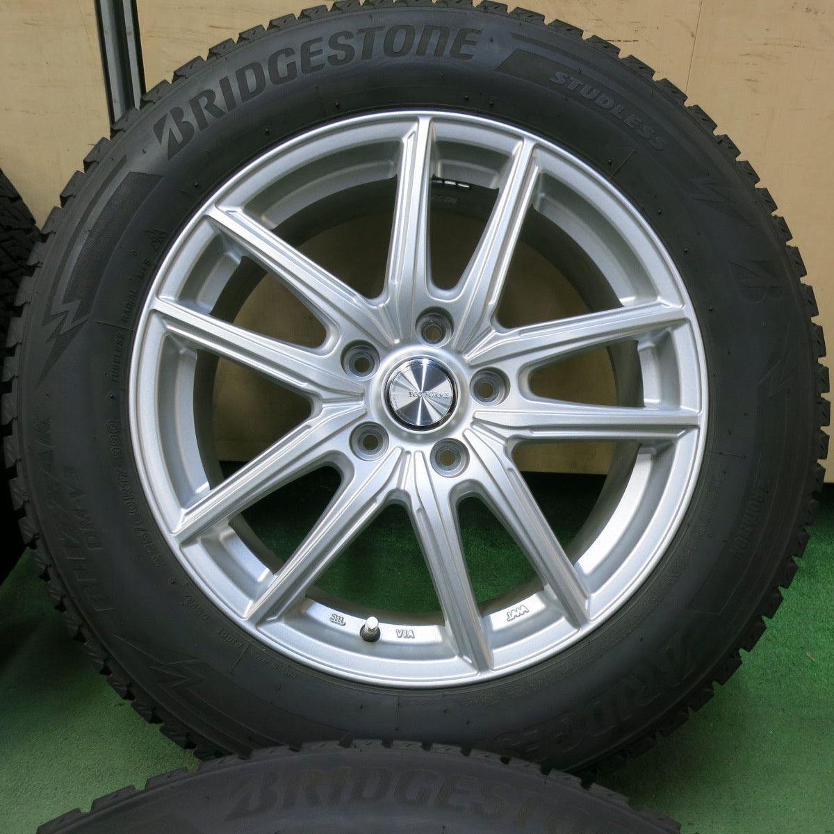 バリ溝！22年！キレイ！9.5分★スタッドレス 225/60R17 ブリヂストン ブリザック DM-V3 ECO FORME エコフォルム 17インチ PCD114.3/5H★5073004SYス