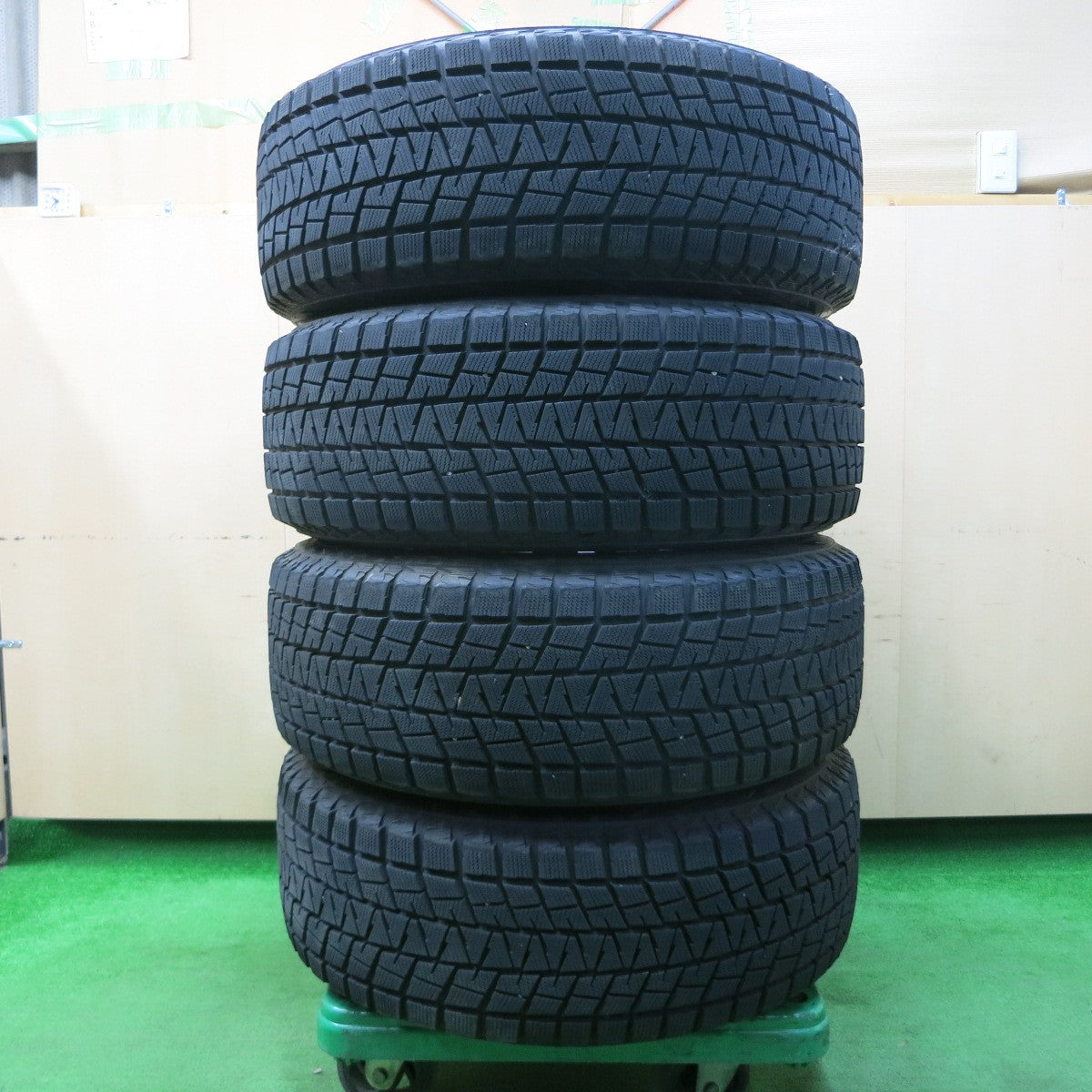 *送料無料* キレイ★スタッドレス KEELER 265/65R17 ブリヂストン ブリザック DM-V1 キーラー 17インチ PCD139.7/6H★4031501イス