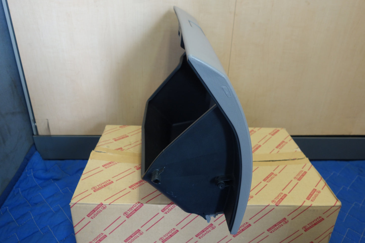 [送料無料] 新車外し☆トヨタ 215系 ハイラックス サーフ 純正 グローブ ボックス 55550-35070-B0 グローブ コンパートメント ドア☆