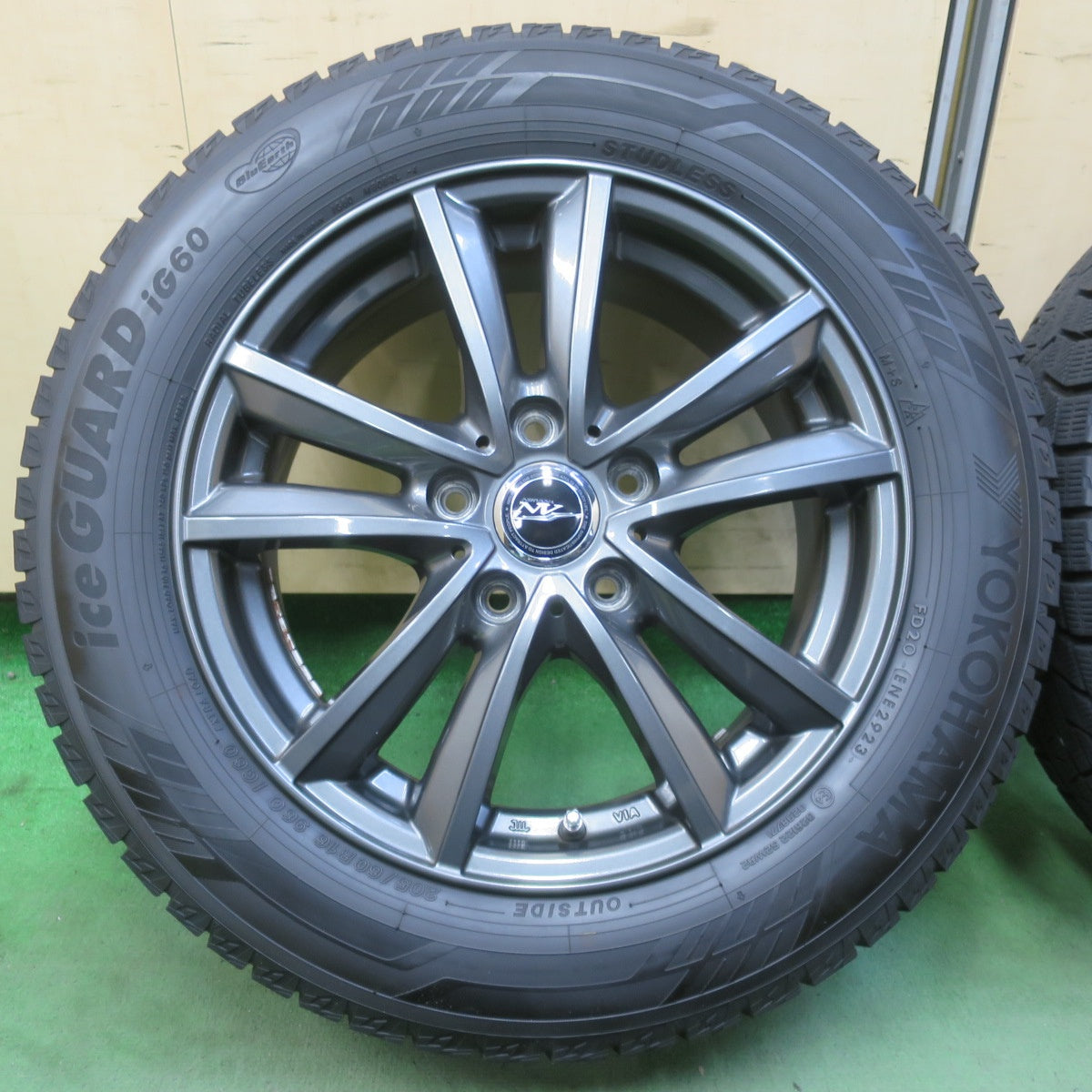 バリ溝！23年！キレイ！9.5分以上◎スタッドレス 205/60R16 ヨコハマ アイスガード iG60 NIRVANA NV ニルバーナ ニルヴァーナ 16インチ PCD114.3/5H◎6070604イス