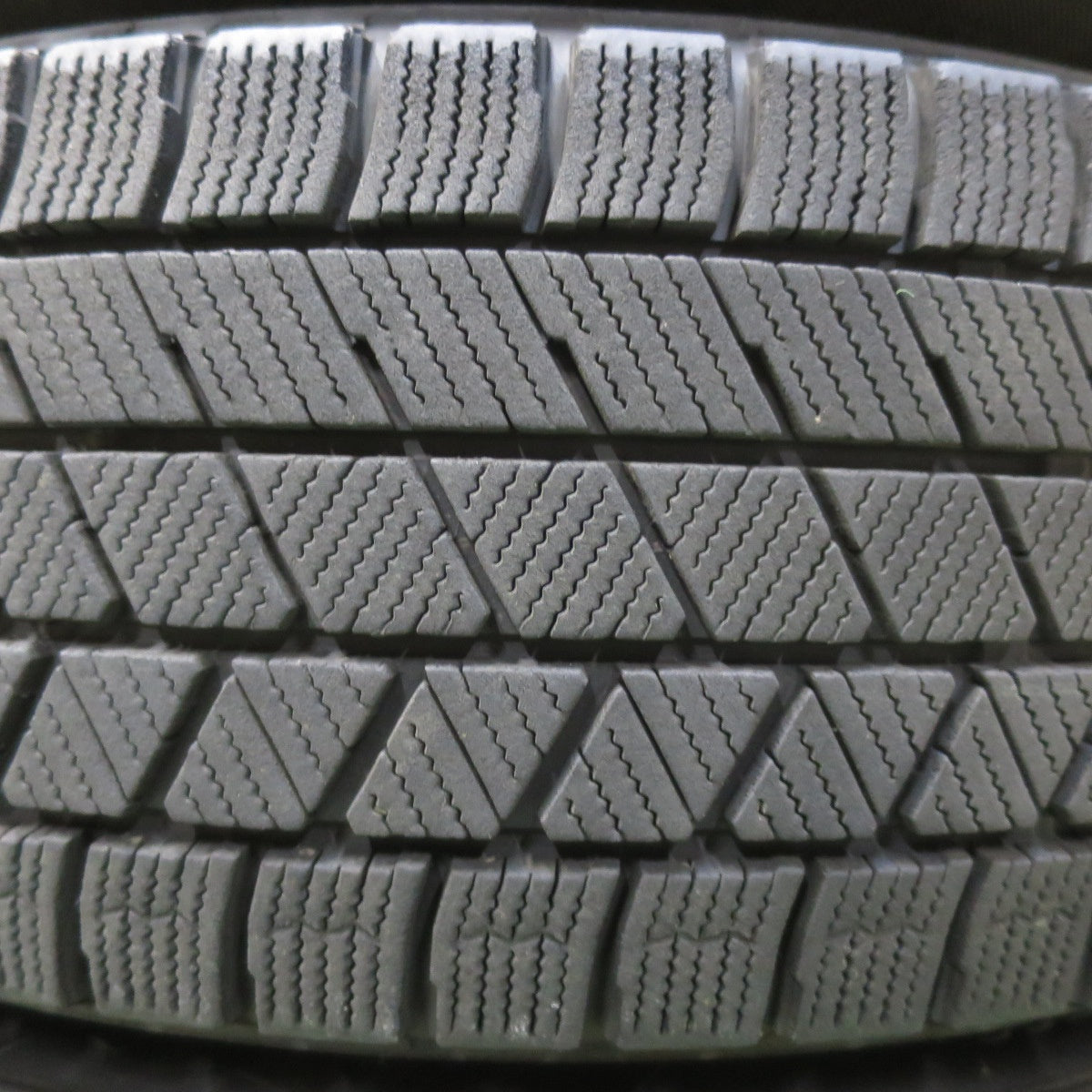 バリ溝！22年！キレイ！8.5分★スタッドレス 185/65R15 ブリヂストン ブリザック VRX3 BALMINUM TR10 バルミナ 15インチ PCD114.3/5H★5120906イス