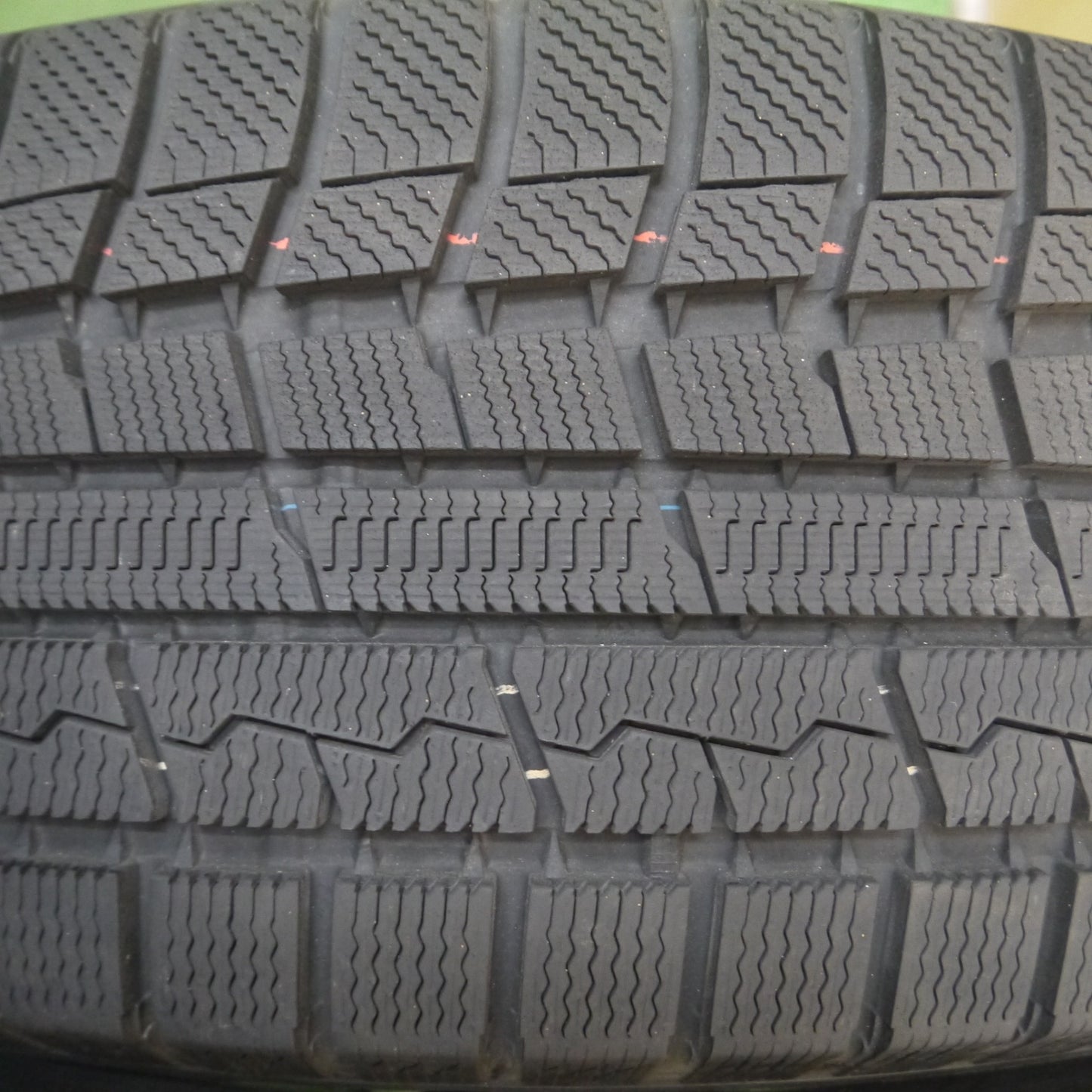 *送料無料* 超バリ溝！23年！9.5分以上★スタッドレス 235/60R18 トーヨー ウインター トランパス TX SPORT KRONE 18インチ PCD114.3/5H★4032512Hス