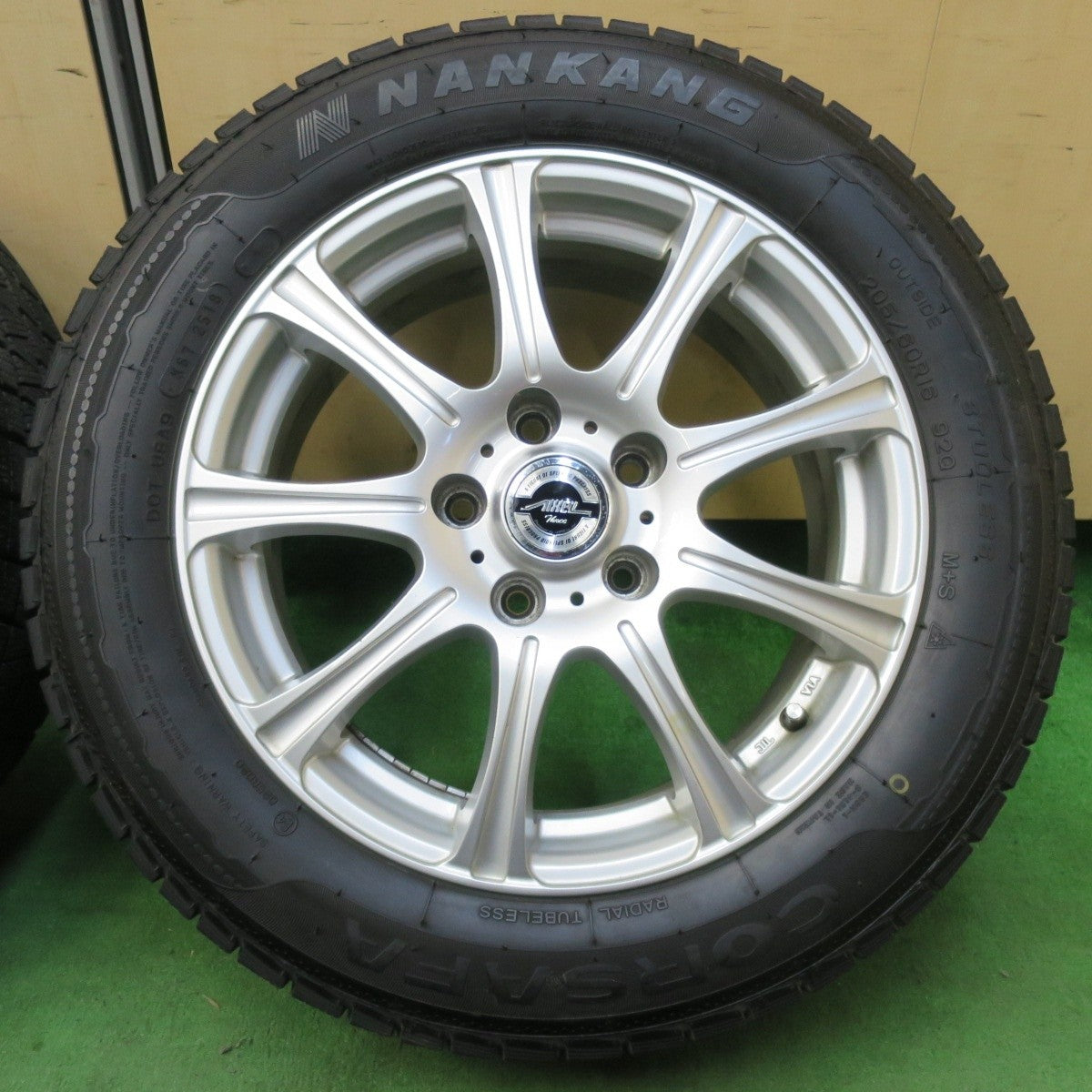 バリ溝！9.5分以上★スタッドレス 205/60R16 ナンカン CORSAFA AXEL Three アクセル 16インチ PCD114.3/5H★5011107イス
